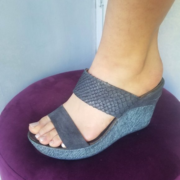 2for30!! Textured Blue Wedge Sandals - Picture 3 of 10